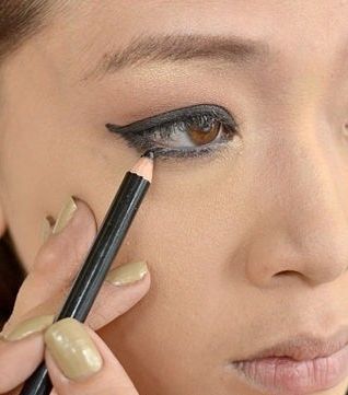 صور رسم العين بالكحل