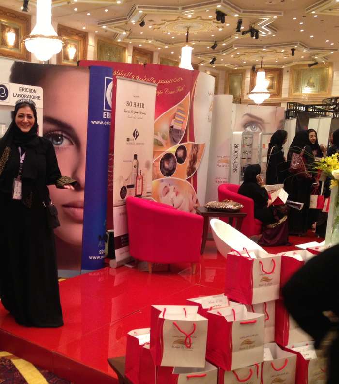 مركز العناية بالشعر والبشرة يشارك في معرض العروس الدولي الرابع 2013