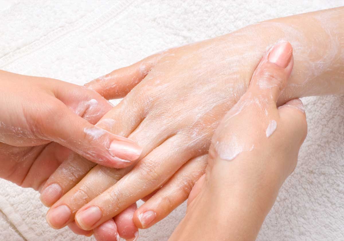 تقشير البشرة بصودا الخبز