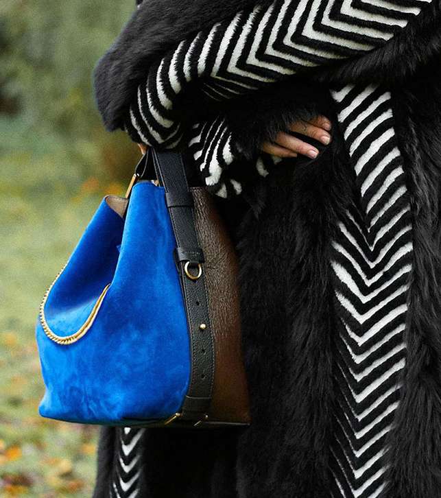 الحقيبة السويدية والجلدية باسلوب الهوبو من جيفنشي من مجموعة ما قبل خريف 2018