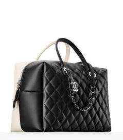 الحقيبة الكلاسيكية باللون والتصميم من CHANEL لامراة الميزان
