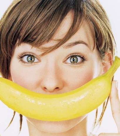 الخطوة الرابعة: قشر الموز