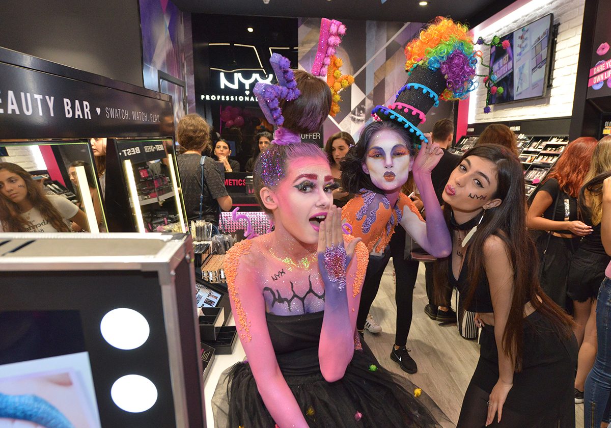 الألوان مع NYX Professional Makeup