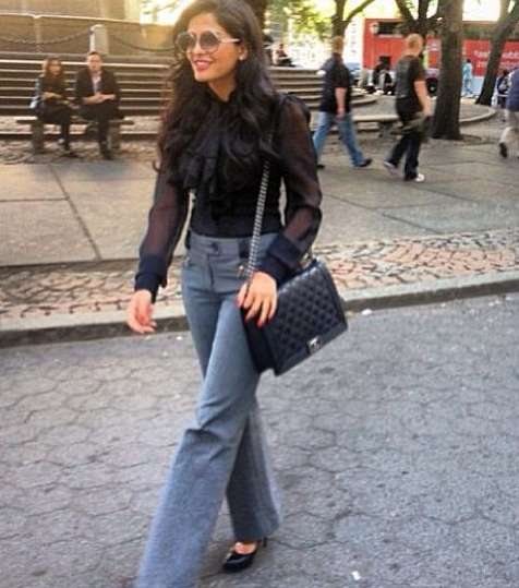 أميرة الطويل تعتمد الأسلوب الكاجوال