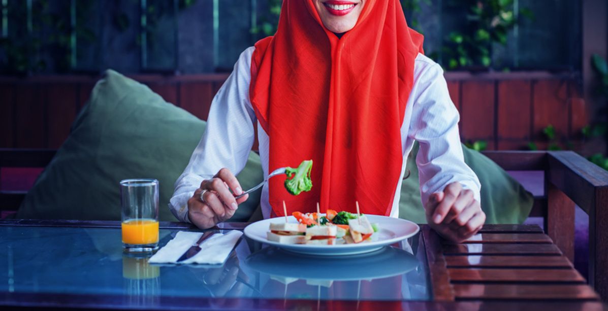 كيف توجهين الدعوة لإفطار رمضاني بحسب الاتيكيت؟