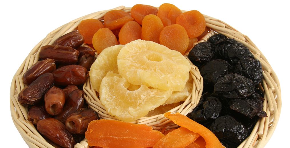 حضّري سلّة تجمع شتى أنواع الفاكهة المجففة