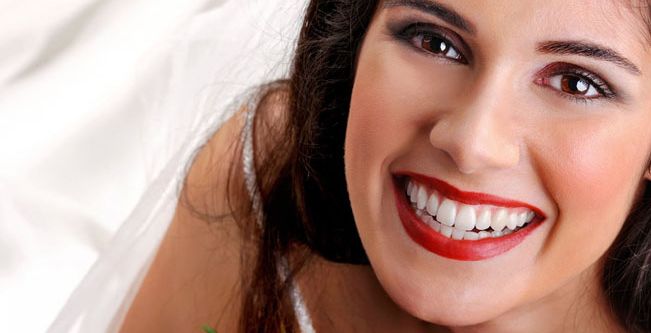 خلطات لتبييض أسنان العروس قبل الزفاف 