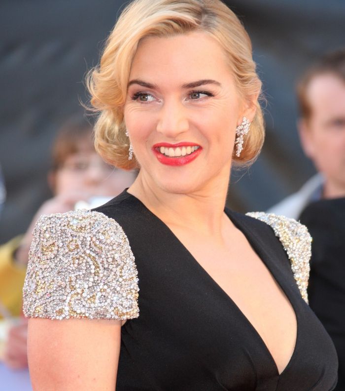 كيت وينسلت (38 عاماً): لا تقبل إخفاء السن بعمليات التجميل