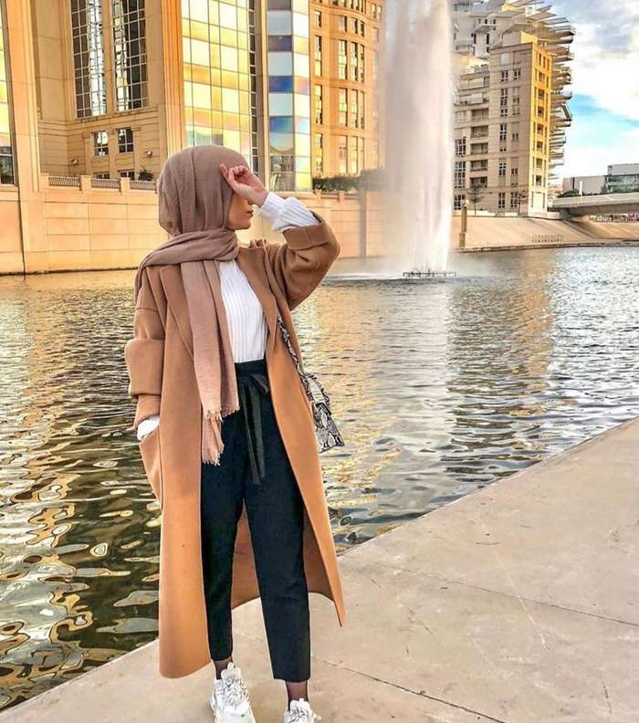 صور اجمل الوان تناسب اللون البيج في الملابس