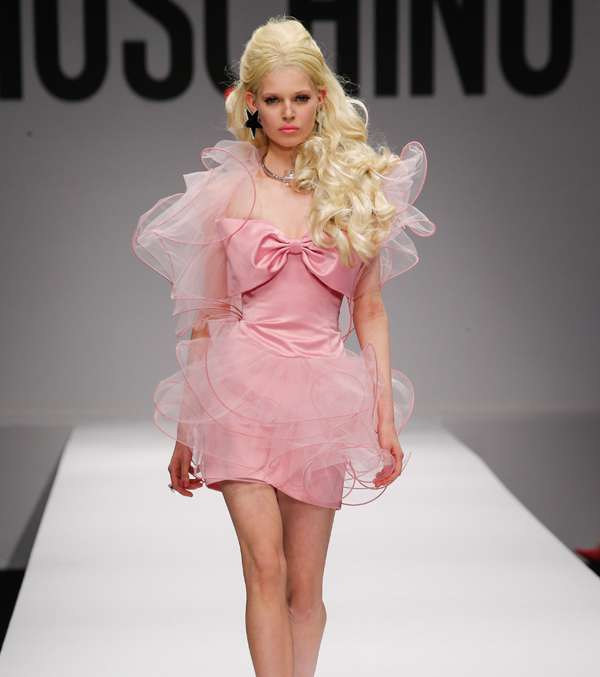 الفستان الزهري المميز