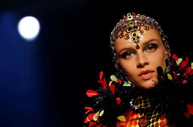 أبرز صيحات المكياج والشعر في أسبوع الهوت كوتور في باريس لخريف وشتاء 2020