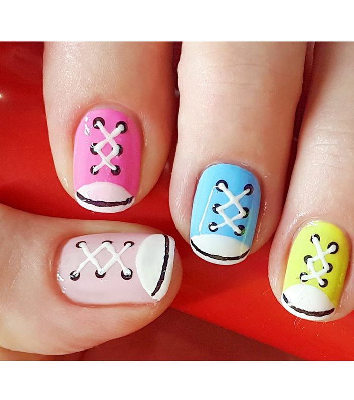 رسم على الاظافر