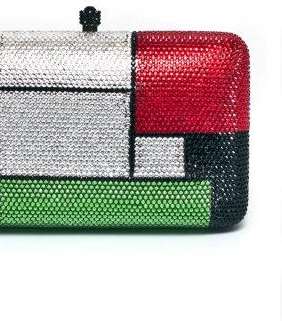 تألّقي بهذه الأكسسوارات في اليوم الوطني للإمارات