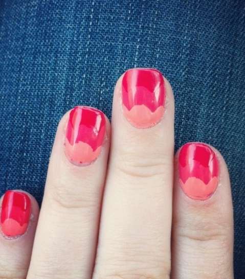 تموّجات طلاء الأظافر بتدرّجات اللون الواحد