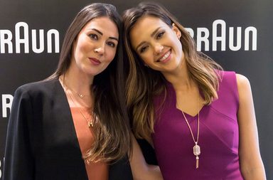 ياسمينة تلتقي جيسيكا ألبا في لوس أنجلوس 