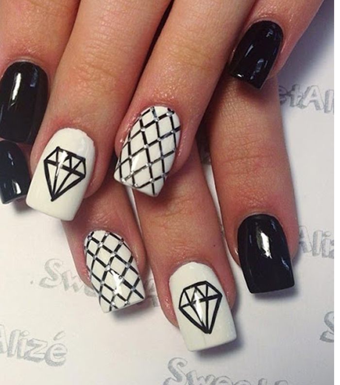 رسم على الاظافر