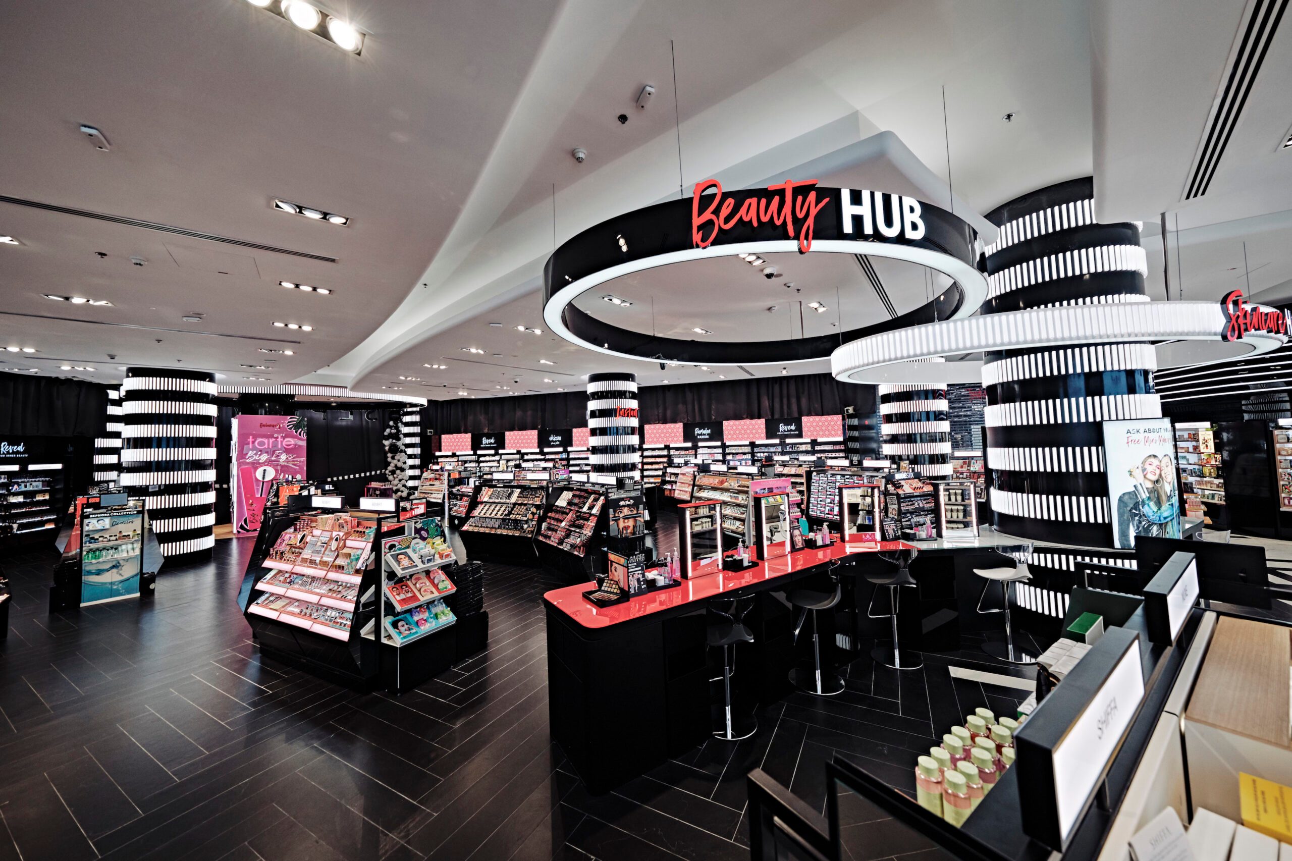 سيفورا تستحوذ على دبي مول