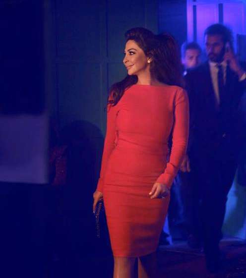 اليسا تتألق باللون الاحمر