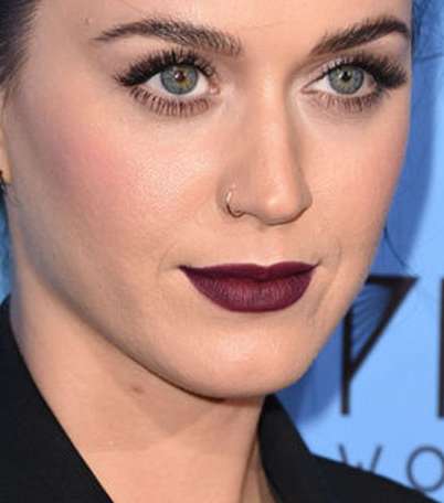 بالصور، أحمر الشفاه الداكن مع النجمات في 2015