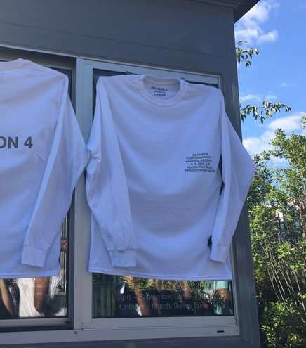كنزات Yeezy للبيع خلال العرض لصيف 2017 في اسبوع الموضة النيويوركي