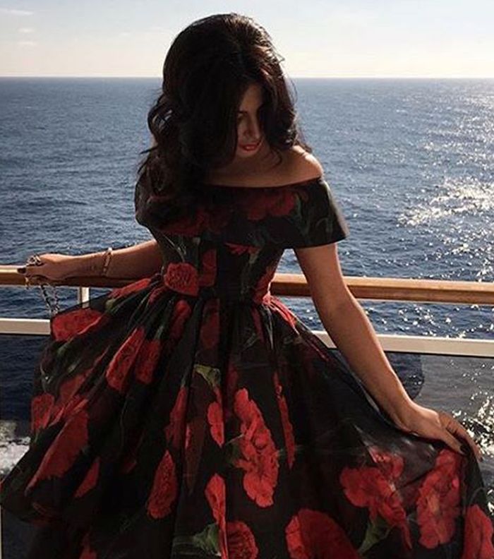 فساتين الفنانه امل العوضي 2015