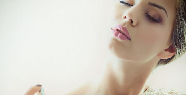 9 حيلٍ لعطر يدوم طويلاً