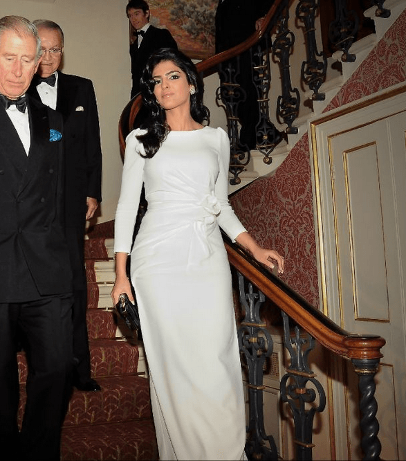 الأميرة الطويل تتألق بالأبيض