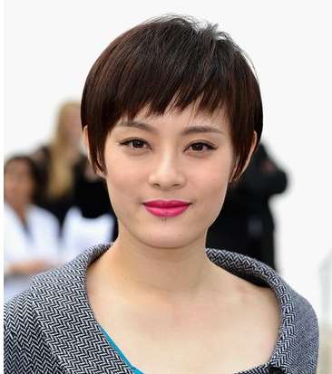 أحمر شفاه الفوشيا مع صان لي في عرض ديور 