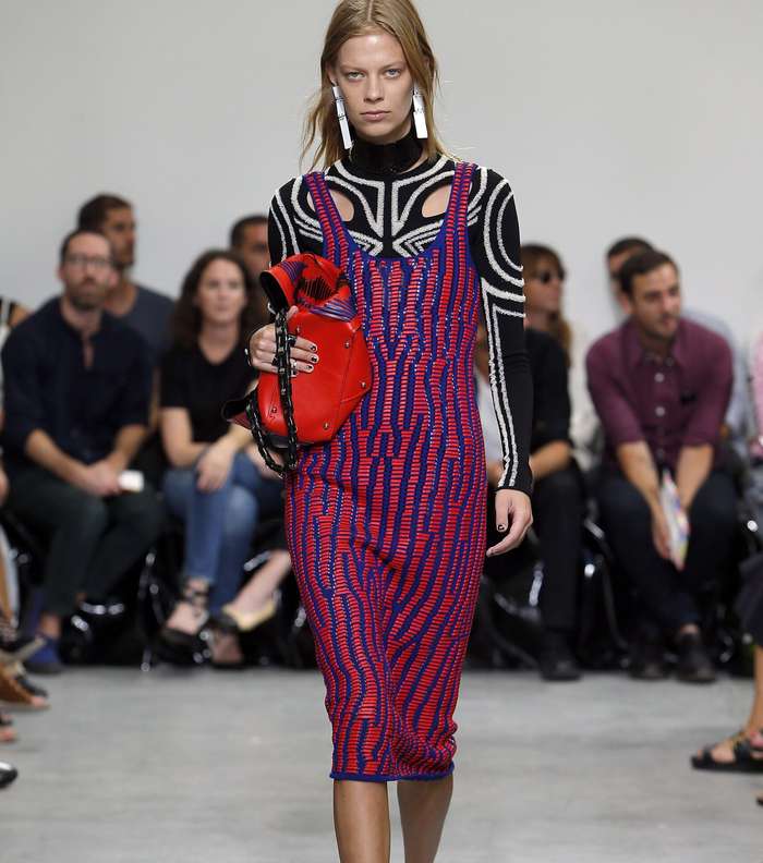 موضة الفستان المطبع فوق الكنزة المطبعة من Proenza Schouler لصيف 2017