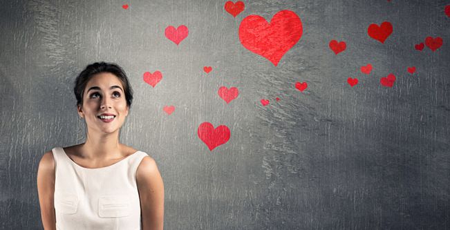 كيف تتعاملين مع المعجبين حين تكونين مرتبطة؟