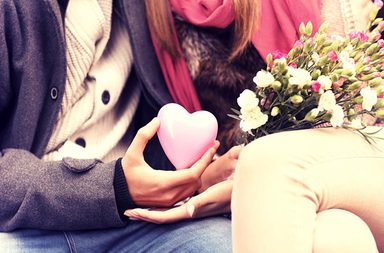 المشاعر بين التعلق او الحب للشريك