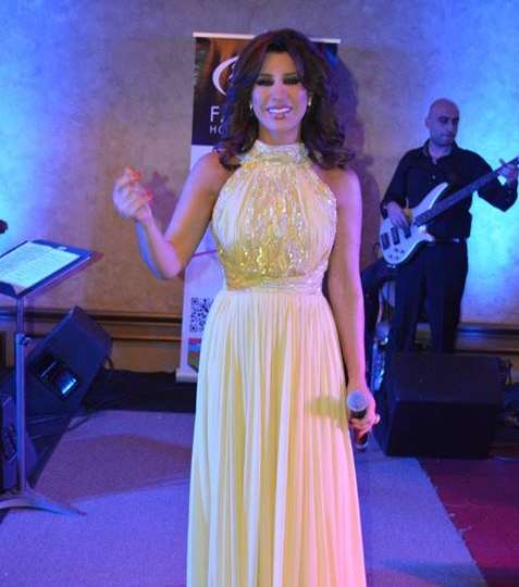 إطلالة ناعمة لنجوى باللون الأصفر