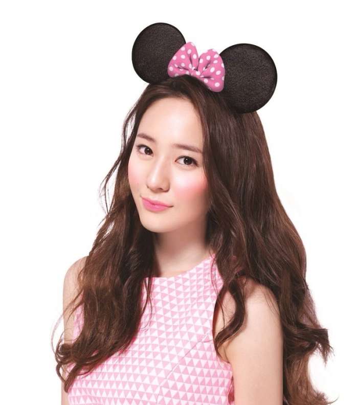إطلالة طفولية مرحة لـKrystal Jung الكورية
