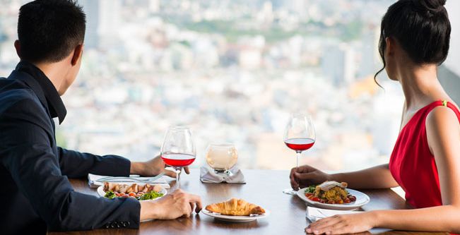 حبيبك ينظر النساء
