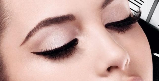 طريقة رسم ايلاينر بالخطوات