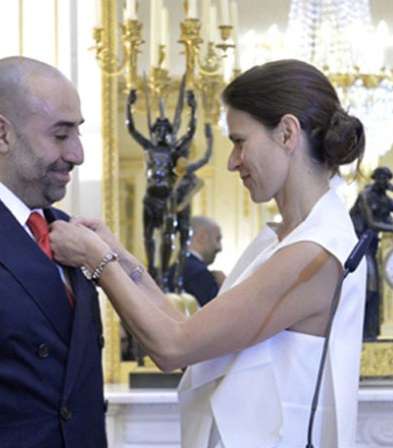 صور تكريم المصمم اللبناني ربيع كيروز في فرنسا باريس 