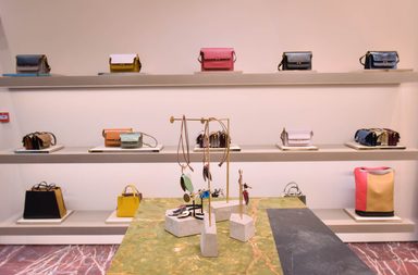 حقائب مارني الفاخرة بألوان وأحجام مختلفة