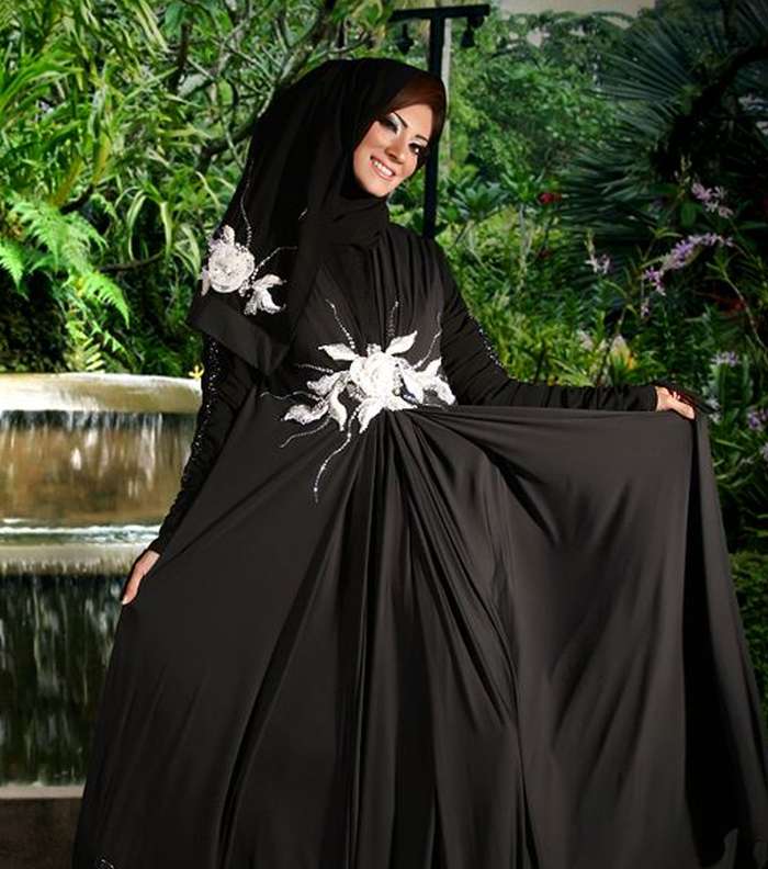 صور اخر موديلات العبايات بين يديك