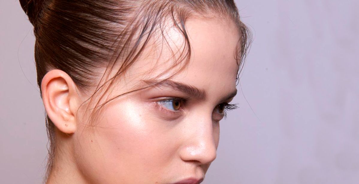 كيف تتخلصين من مشكلة الشعيرات الصغيرة المتطايرة أعلى الجبين؟