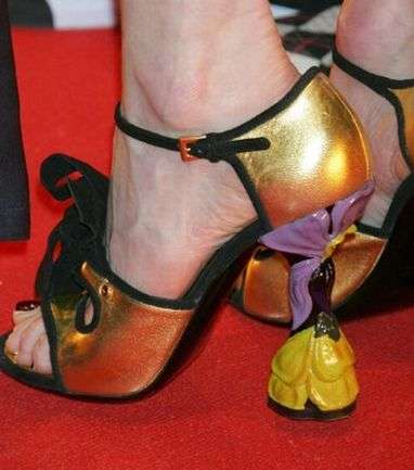 بالصور، إكتشفي حذاء Tilda Swinton الغريب