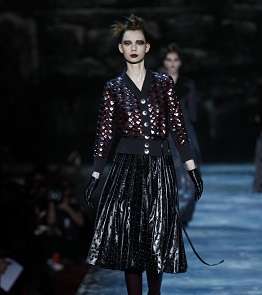 تعرفي على الإطلالات المميزة مع مجموعة Marc Jacobs لشتاء 2015