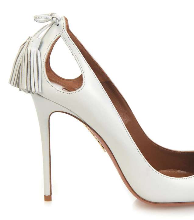 اعتمدي موضة الاحذية باللون الابيض واختاري حذاء Aquazzura