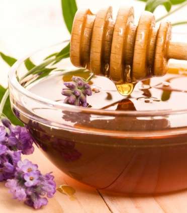 العسل مع القرفة متلازمان لصحّة بشرتك في رمضان