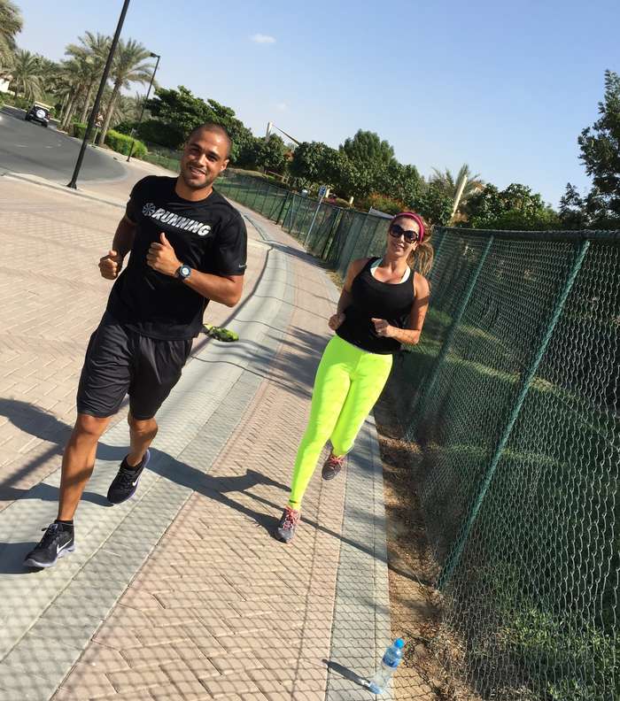 جويل ماردينيان ومدرّبها الشخصي في رحلة رياضية خارجية