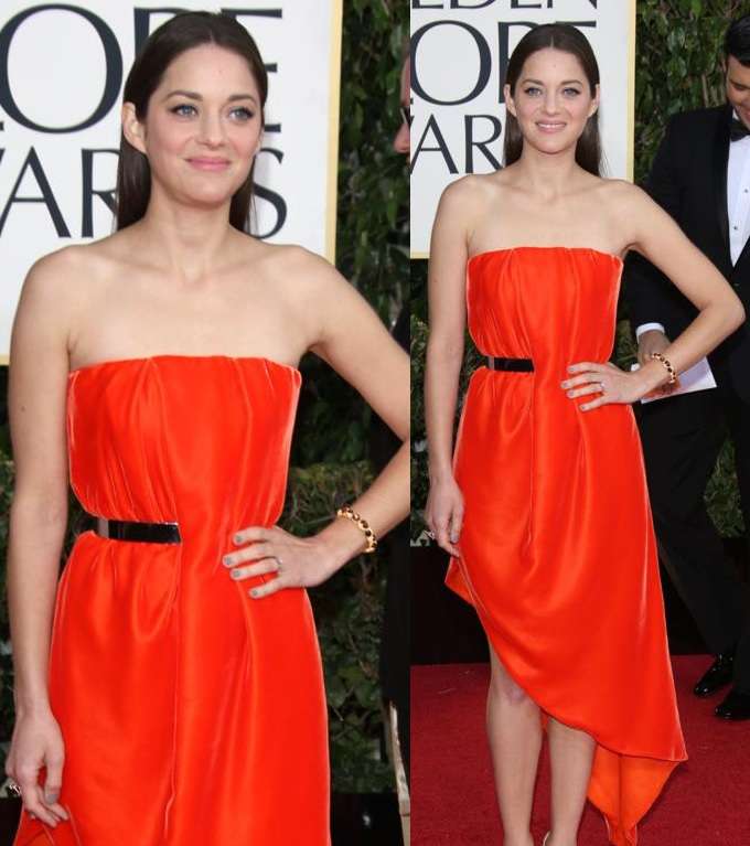 اختاري الحزام باللون الأسود مع الفساتين باللون الأحمر