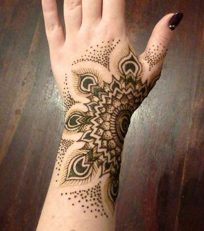 صور احلا نقشات حناء عروس