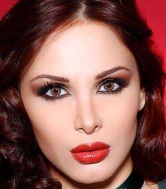 إطلالة الملكة القوية مع جويل بحلق