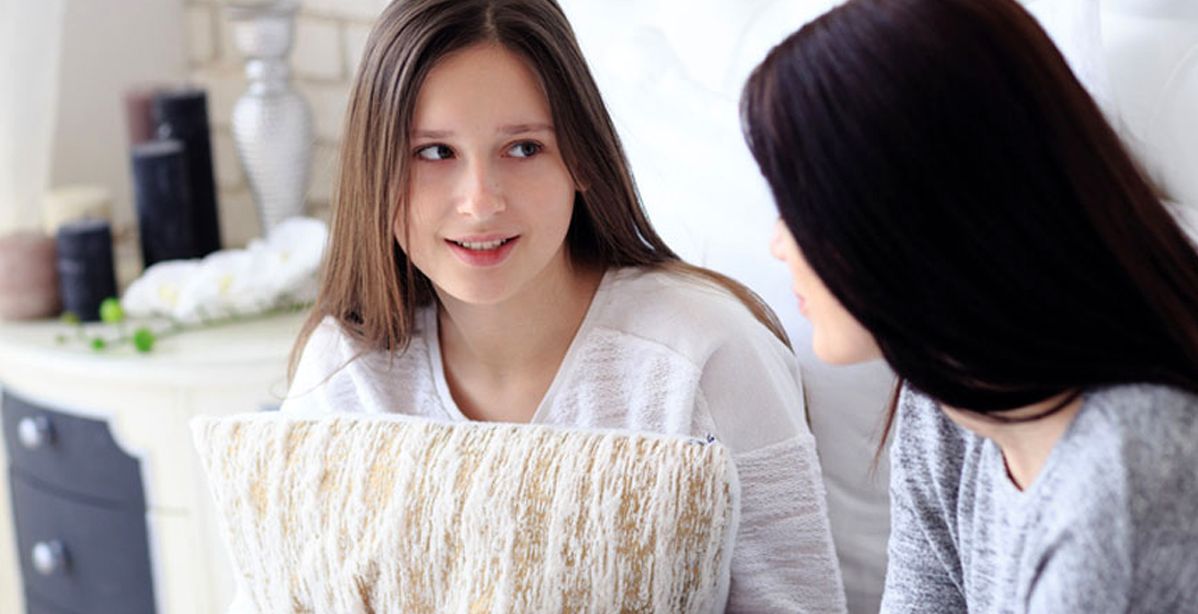 مواضيع حساسة للمناقشة مع ابنتك في سن المراهقة