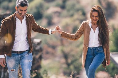 حيل تساعد المرأة على سلب عقل الرجل