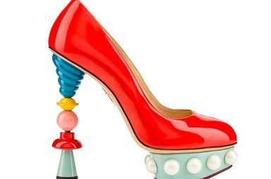 اختاري الاحذية الملونة وبالكعب الغريب من شارلوت اوليمبيا من مجموعة ما قبل خريف 2016